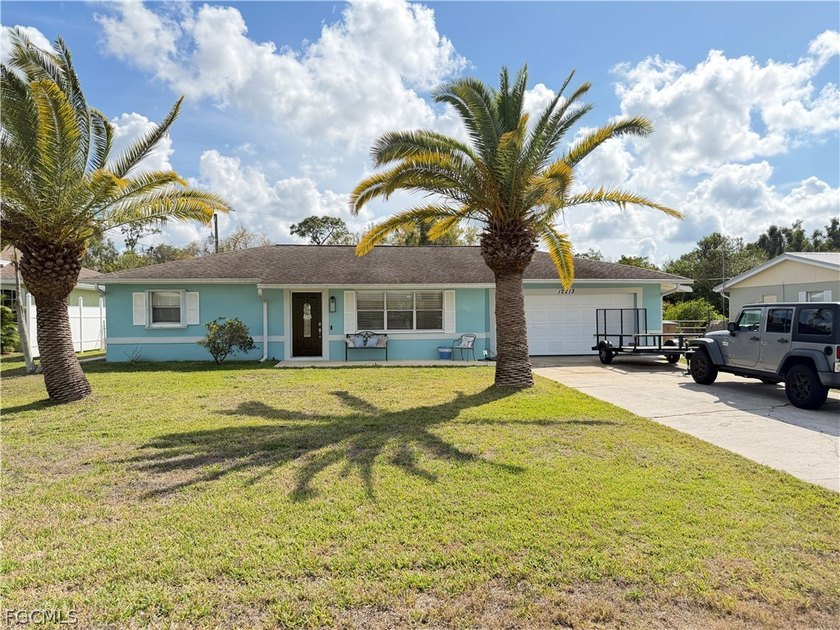 Beautiful 3 Bedroom, 2 Bath, Pool Home with Waterview in Fort - Beach Home for sale in Fort Myers, Florida on Beachhouse.com