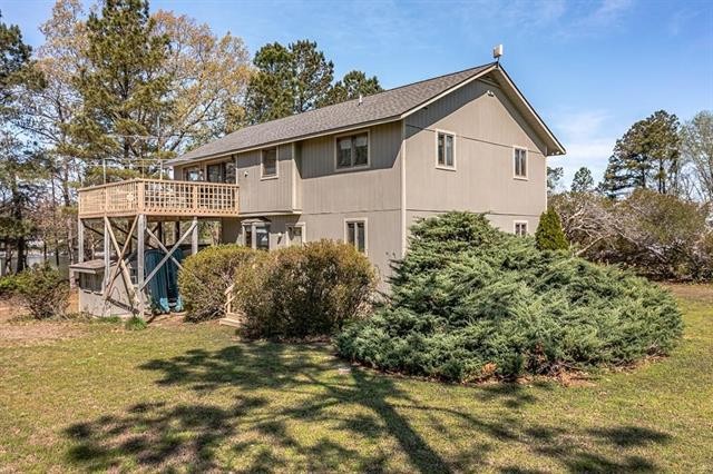 PACK YOUR BAGGS!, offering this furnished cottage on deep water - Beach Home for sale in Kilmarnock, Virginia on Beachhouse.com