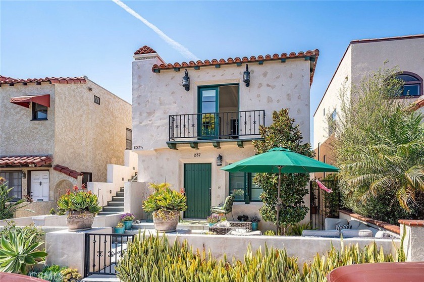 This fully remodeled Spanish-style duplex presents a rare - Beach Townhome/Townhouse for sale in Long Beach, California on Beachhouse.com