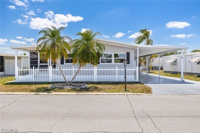 Welcome to your new home in the beautiful Six Lakes Country - Beach Home for sale in North Fort Myers, Florida on Beachhouse.com