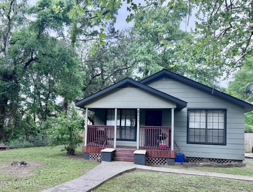 Welcome to this charming 1,161 sq ft home featuring 2 bedrooms - Beach Home for sale in Gulfport, Mississippi on Beachhouse.com