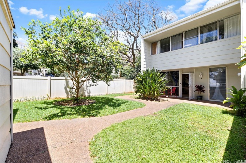 A perimeter end-unit, two story townhome with a generous - Beach Townhome/Townhouse for sale in Mililani, Hawaii on Beachhouse.com