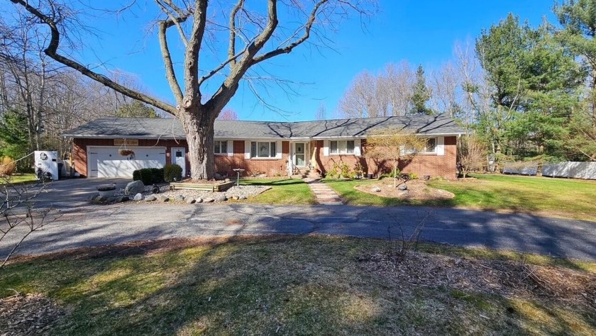 Wonderful 4 bedroom, 4 bath home in a great area. Moments from - Beach Home for sale in Ludington, Michigan on Beachhouse.com