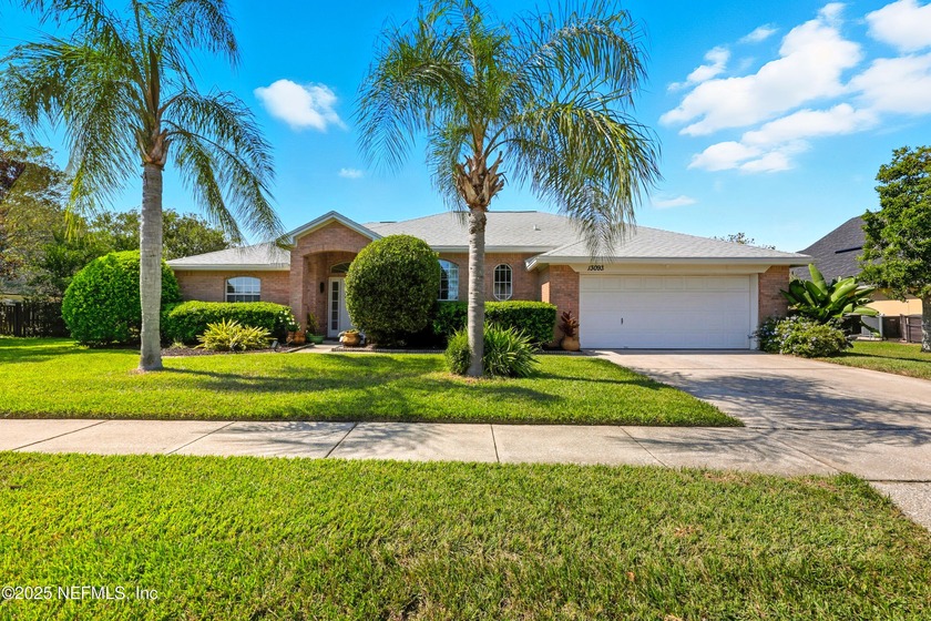 LAKEFRONT BEAUTY IN JOHNS CREEK! This 4BR/2BA single-story home - Beach Home for sale in Jacksonville, Florida on Beachhouse.com