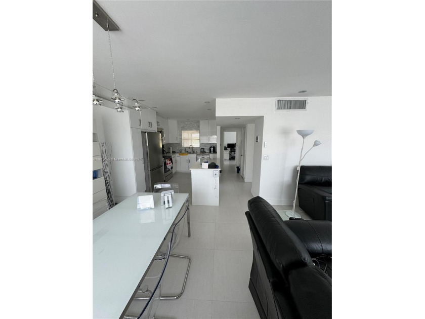 Welcome to this charming 1 bedroom, 1 bathroom coop with a - Beach Other for sale in Hollywood, Florida on Beachhouse.com