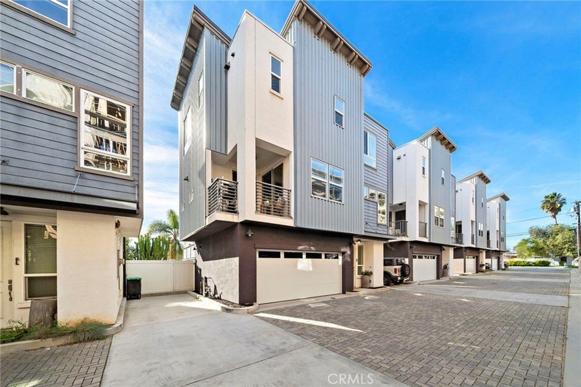 The Cadence Community is an exclusive enclave of only five - Beach Home for sale in Costa Mesa, California on Beachhouse.com