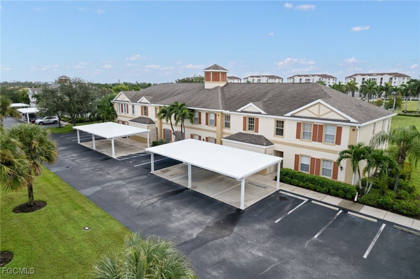 Wake up to water views! This bright and beautifully maintained - Beach Condo for sale in Fort Myers, Florida on Beachhouse.com