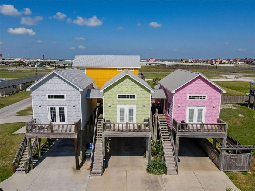 Great  opportunity on North Beach! These 5 unit cottages brought - Beach Home for sale in Corpus Christi, Texas on Beachhouse.com