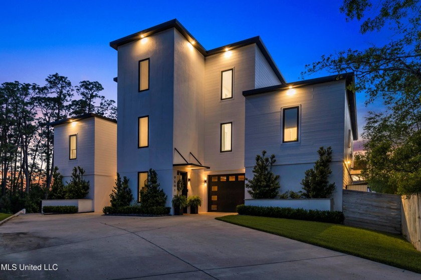 A stunning custom-built 4-bedroom, 4-bathroom home that truly - Beach Home for sale in Gulfport, Mississippi on Beachhouse.com