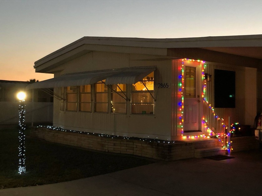 PRIME LOCATION!    Turnkey, spacious,  2 Bedroom, 2 Bathroom - Beach Home for sale in Sarasota, Florida on Beachhouse.com