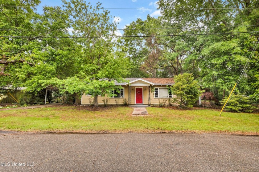 Situated on a beautiful 1/3-acre corner lot just minutes from - Beach Home for sale in Gulfport, Mississippi on Beachhouse.com