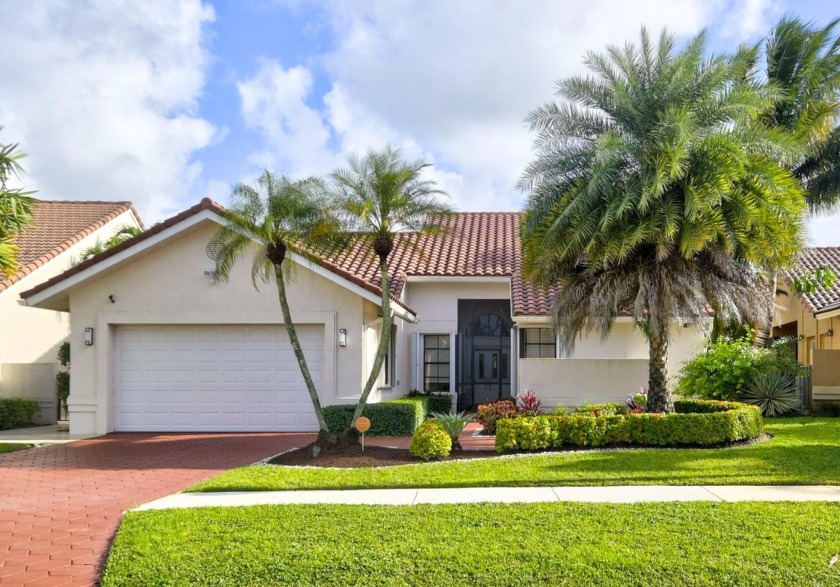 Exquisite newly renovated centrally located home with incredible - Beach Home for sale in Boca Raton, Florida on Beachhouse.com