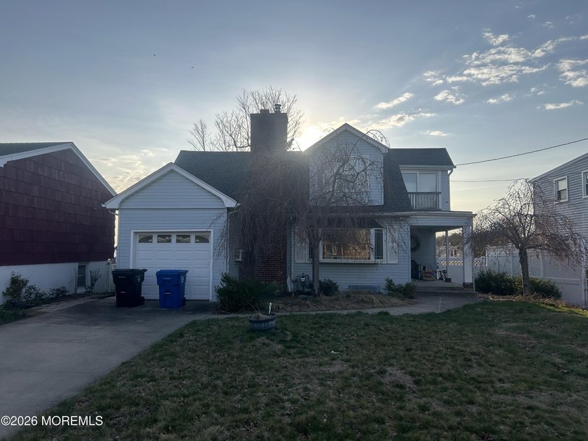 Inveestment opportunity! Come make this your own. This is an - Beach Home for sale in Leonardo, New Jersey on Beachhouse.com