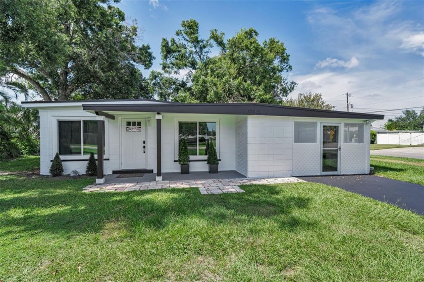 Under contract-accepting backup offers. YOUR SEARCH IS OVER!!! - Beach Home for sale in Largo, Florida on Beachhouse.com