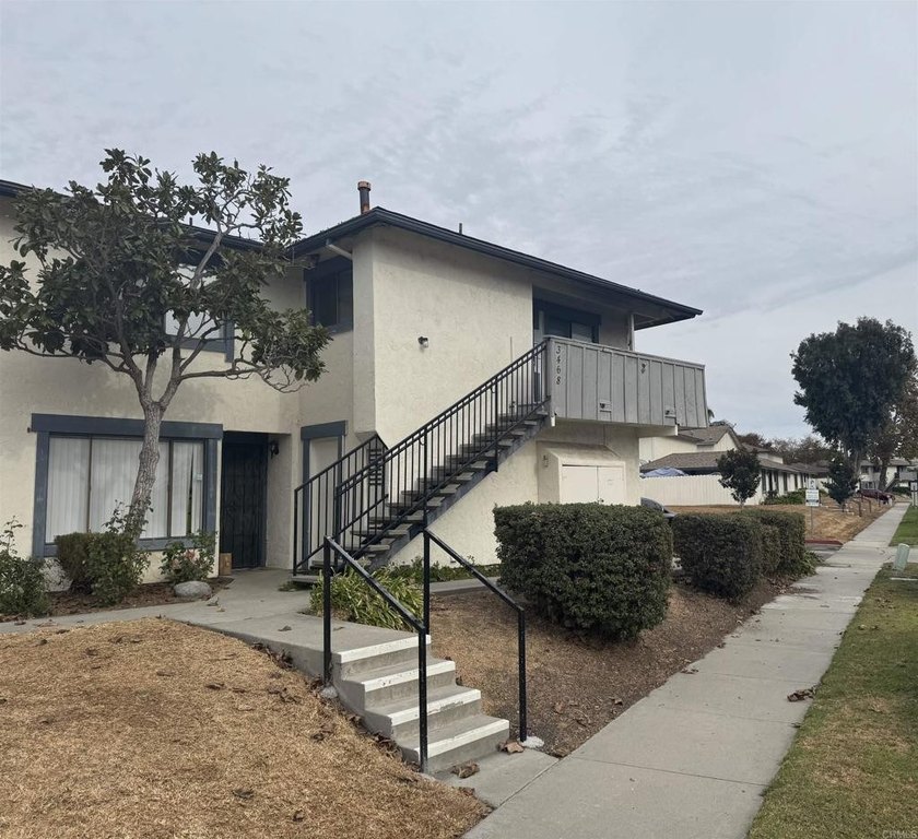 THIS CHARMING UPPER-LEVEL CONDO OFFERS THE PERFECT COMBINATION - Beach Condo for sale in Oceanside, California on Beachhouse.com