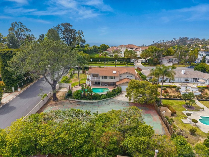 Exclusive, large-parcel property in the Muirlands, set in the - Beach Home for sale in La Jolla, California on Beachhouse.com