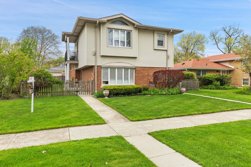 Don't let the age fool you! This gorgeous 5 bedroom, 3 bath home - Beach Home for sale in Skokie, Illinois on Beachhouse.com