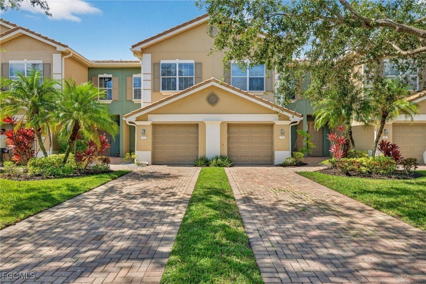 Welcome to this beautifully updated townhome in the desirable - Beach Townhome/Townhouse for sale in Fort Myers, Florida on Beachhouse.com