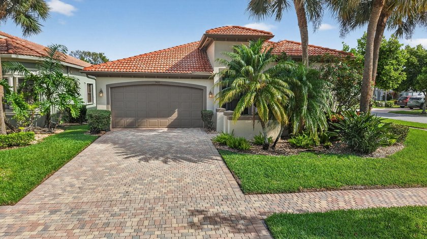 Popular Chardonnay model. Situated on well landscaped corner lot - Beach Home for sale in Delray Beach, Florida on Beachhouse.com