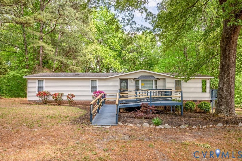 Beautiful 1989 ranch offering 1,644 sq ft with an open floor - Beach Home for sale in Gloucester, Virginia on Beachhouse.com