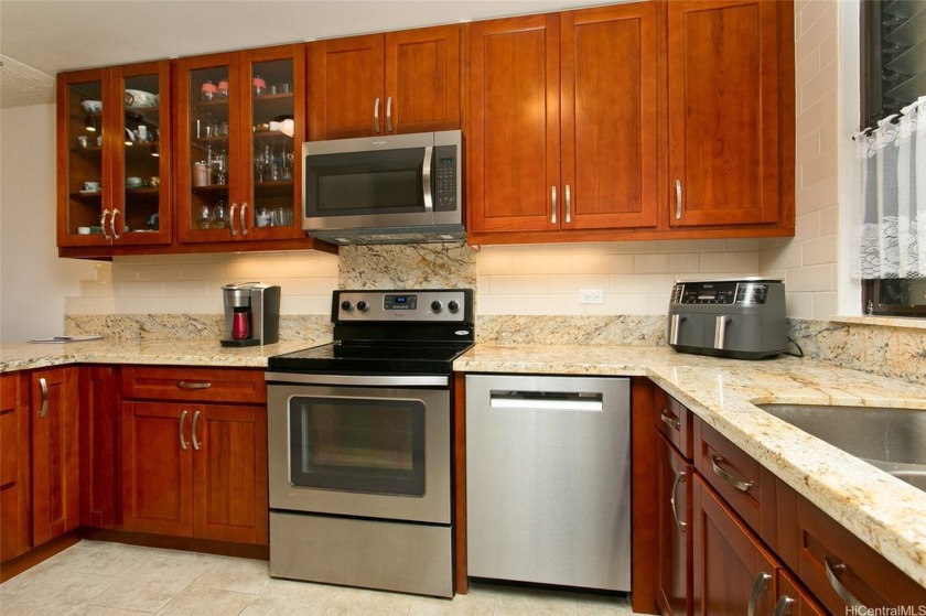 Elegance, comfort, and convenience in Mauna Luan's Luxury resort - Beach Condo for sale in Honolulu, Hawaii on Beachhouse.com