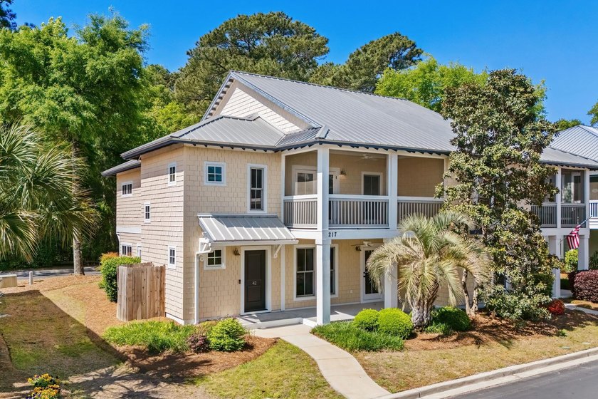 Impeccably maintained 3 bedroom, 3 bathroom townhome with - Beach Townhome/Townhouse for sale in Pawleys Island, South Carolina on Beachhouse.com