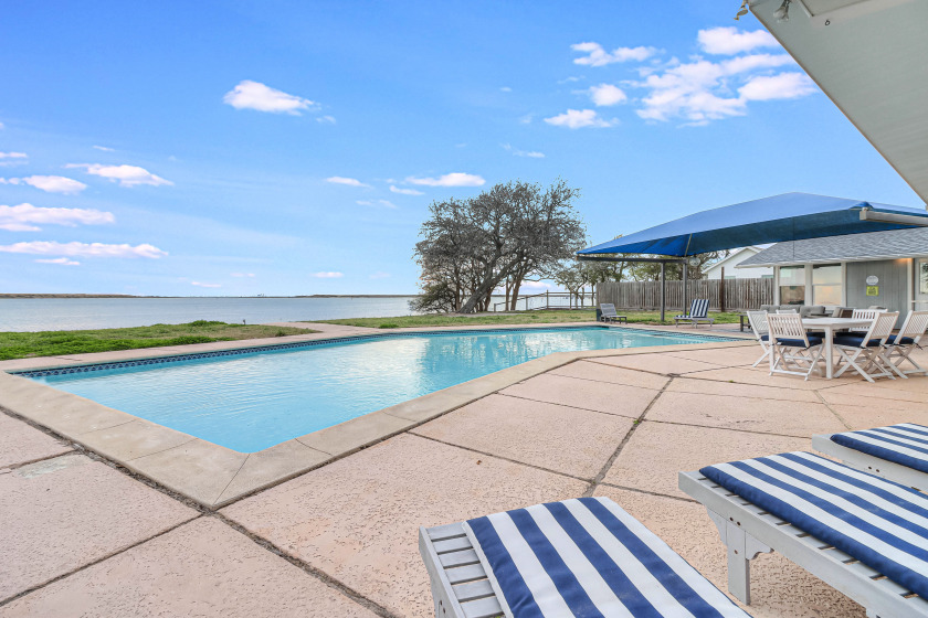 Amazing Pool! Waterfront, Outdoor Kitchen, Room for the whole - Beach Vacation Rentals in Ingleside, Texas on Beachhouse.com