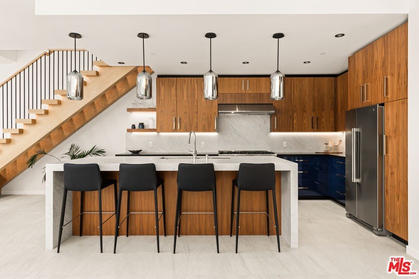 This prime beachside location is what you have been waiting for - Beach Condo for sale in Santa Monica, California on Beachhouse.com