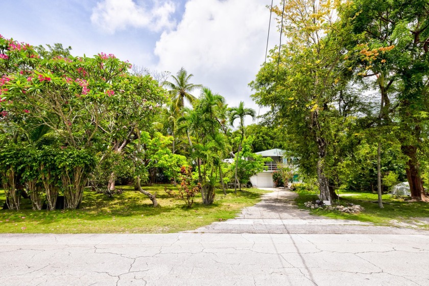 Hard to find oversized lot - nearly 22,000 sq ft - in Buttonwood - Beach Home for sale in Key Largo, Florida on Beachhouse.com