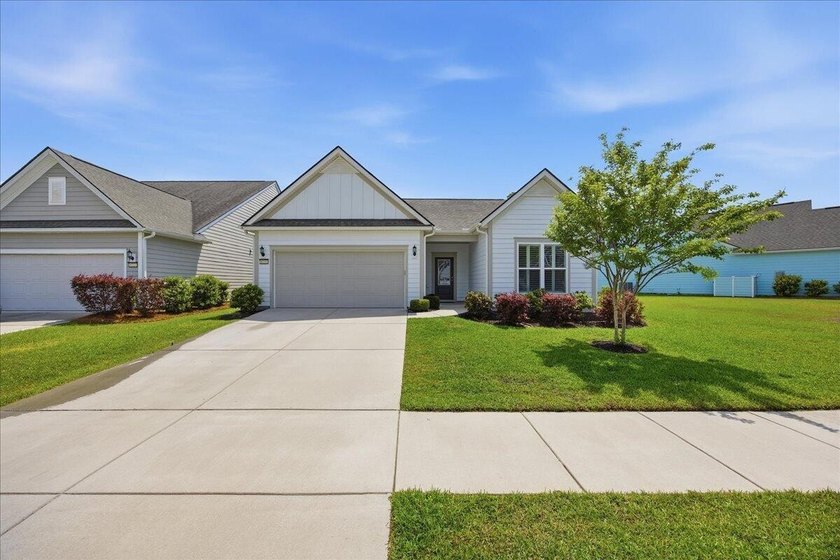 Welcome to elevated living in the GATED golf course community of - Beach Home for sale in Hollywood, South Carolina on Beachhouse.com