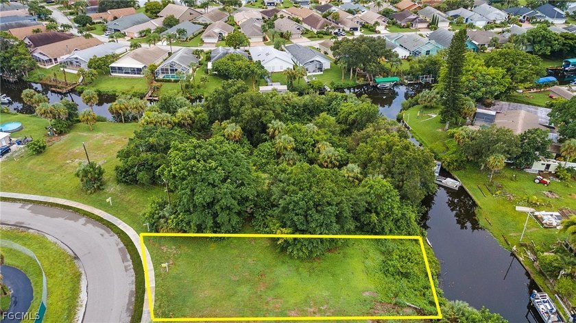 Gulf Access Lot with a quick boat ride to the Caloosahatchee - Beach Lot for sale in North Fort Myers, Florida on Beachhouse.com