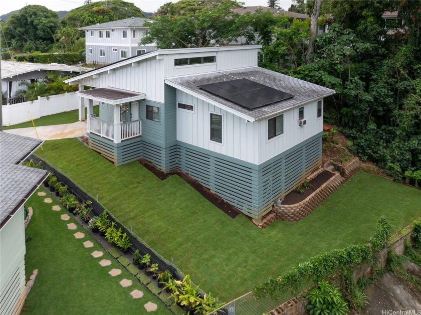 This is Kaneohe Living! This charming single-family residence - Beach Home for sale in Kaneohe, Hawaii on Beachhouse.com
