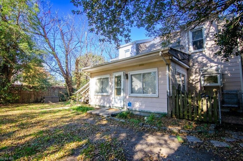 Wonderful investment opportunity in Willoughby convenient to - Beach Townhome/Townhouse for sale in Norfolk, Virginia on Beachhouse.com