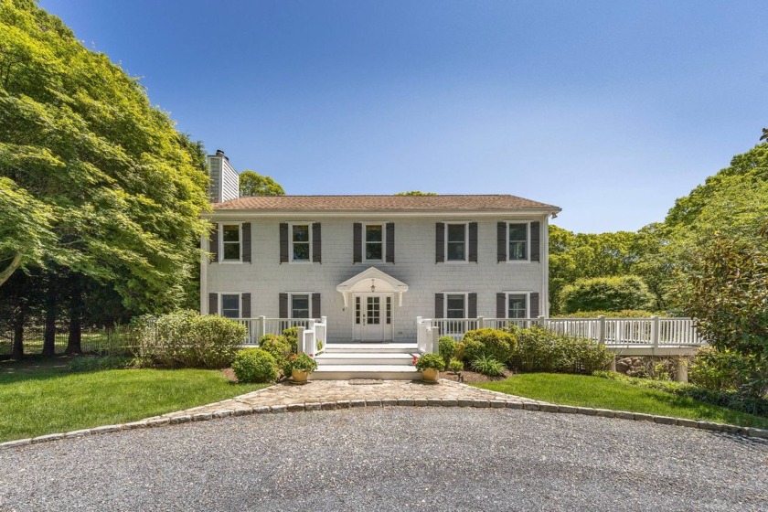 Experience this exquisite Hamptons sanctuary, gracefully - Beach Home for sale in East Hampton, New York on Beachhouse.com