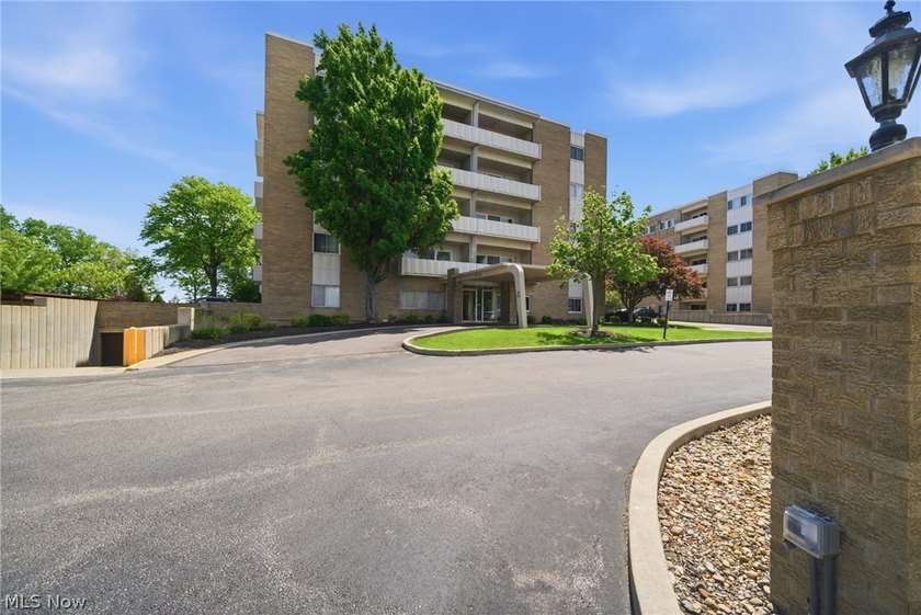 Summer is here, and this beautifully updated 2-bedroom, 2-bath - Beach Condo for sale in Rocky River, Ohio on Beachhouse.com
