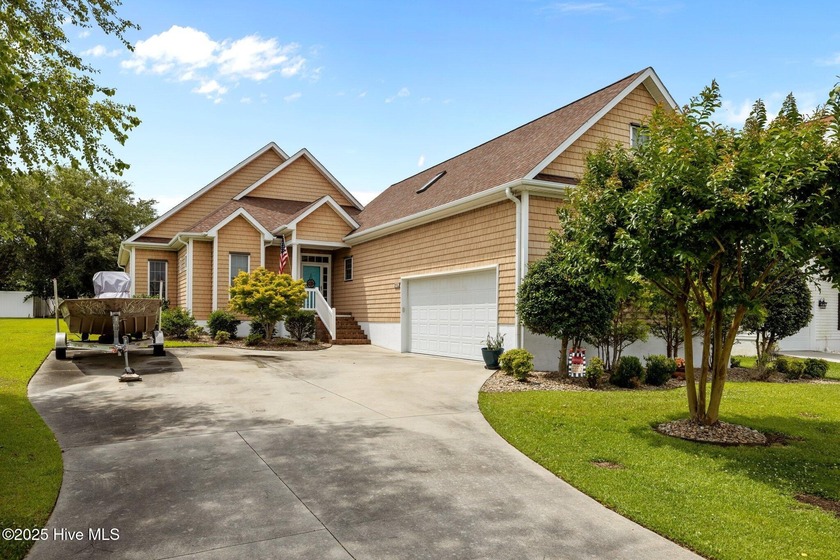 Beautiful Southern Living Gem in Waterfront Community! This - Beach Home for sale in Newport, North Carolina on Beachhouse.com
