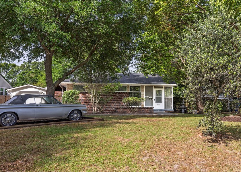 Step into 5229 Parkside Dr., a charming 3-bedroom, 1-bath - Beach Home for sale in North Charleston, South Carolina on Beachhouse.com