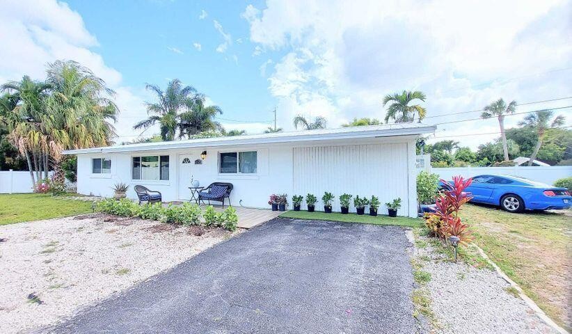 This Gorgeous Ranch Home situated on a 0.23 acres, located in a - Beach Home for sale in West Palm Beach, Florida on Beachhouse.com