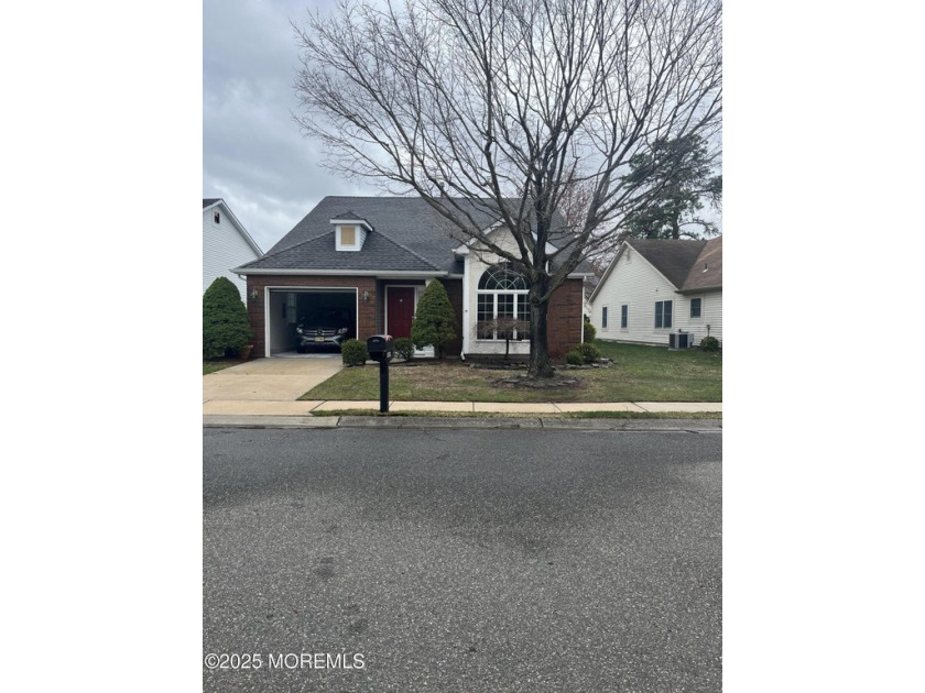 Well-kept and cared home in active adult gated, guarded - Beach Home for sale in Toms River, New Jersey on Beachhouse.com
