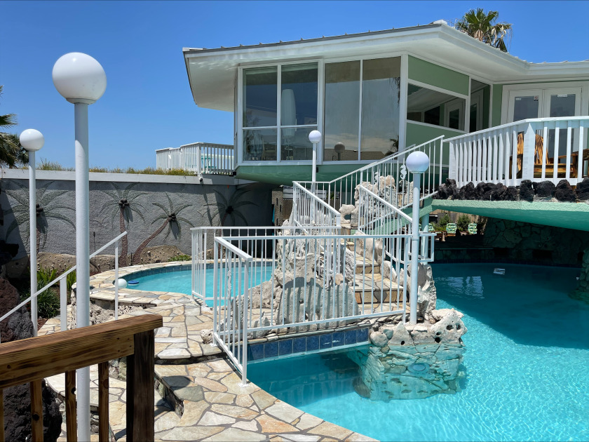 The Pod House! Sleeps 12, private pool, amazing outdoor - Beach Vacation Rentals in Port Aransas, Texas on Beachhouse.com