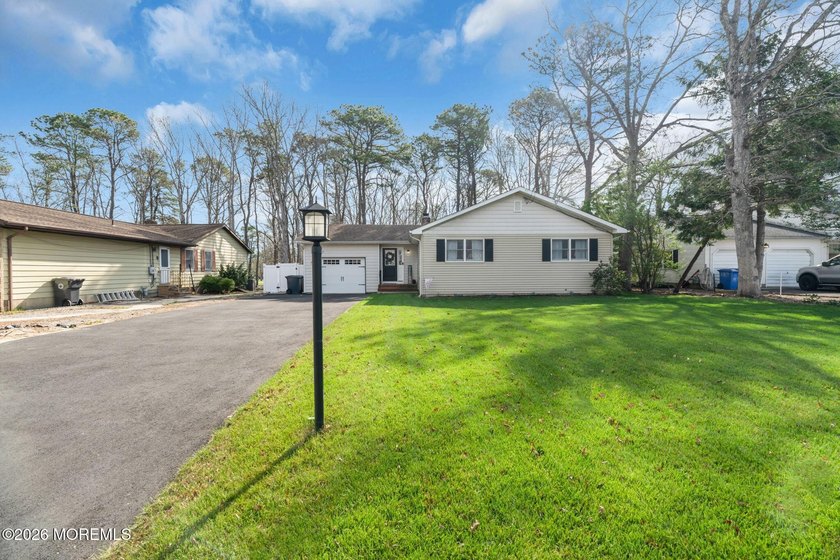 Golf course views. Move-in ready Priced to move. in Ocean Acres - Beach Home for sale in Manahawkin, New Jersey on Beachhouse.com