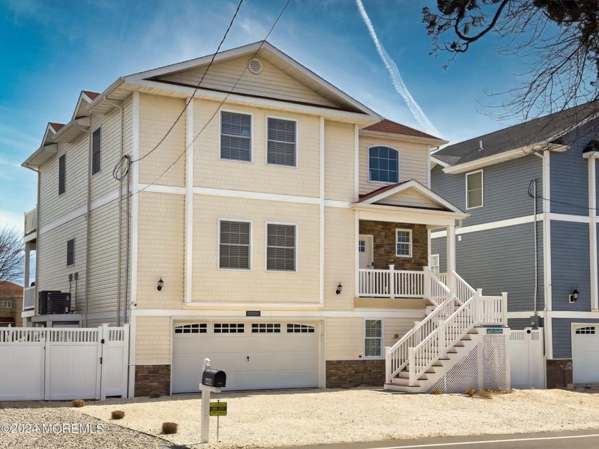 This turnkey/fully furnished waterfront gem offers an idyllic - Beach Home for sale in Brick, New Jersey on Beachhouse.com