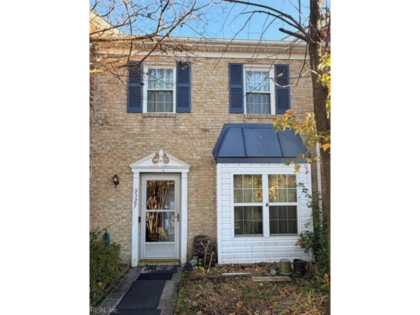 Welcome to 3327 Boynton Ct. nestled on an quiet cul-de-sac and - Beach Townhome/Townhouse for sale in Virginia Beach, Virginia on Beachhouse.com
