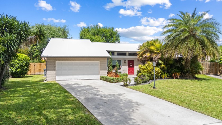 21521 E Hollandaire Dr E - Beach Home for sale in Boca Raton, Florida on Beachhouse.com