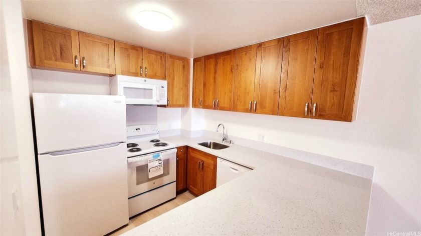 A newly remodeled unit!  new vinyl flooring throughout, blinds - Beach Condo for sale in Honolulu, Hawaii on Beachhouse.com