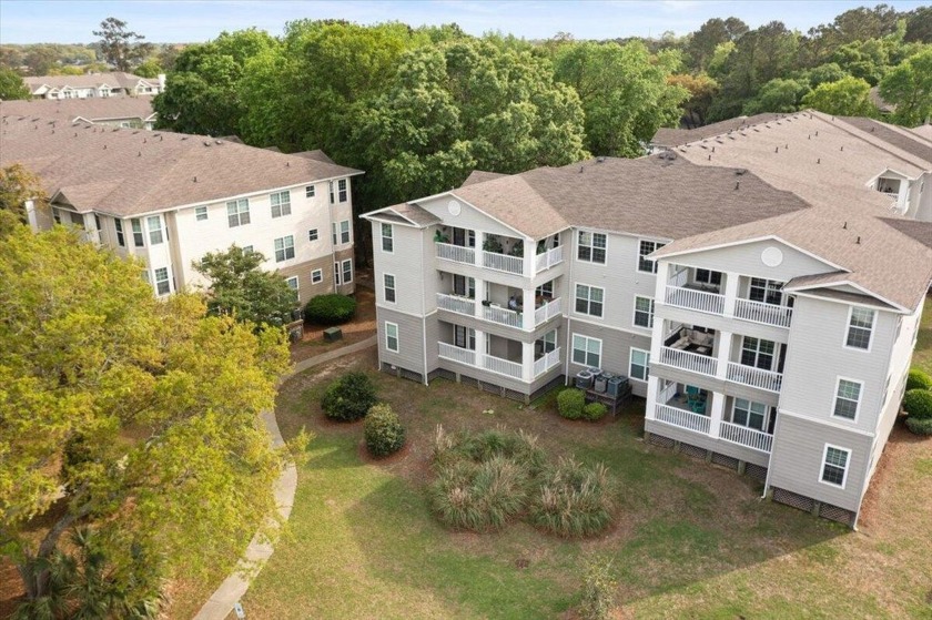 This beautifully updated 3-bedroom, 2-bathroom condo offers the - Beach Home for sale in Charleston, South Carolina on Beachhouse.com