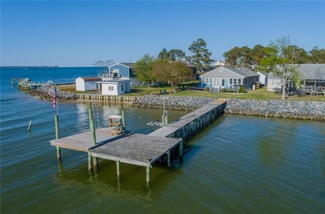 Don't miss this exceptional opportunity to own a beautifully - Beach Home for sale in Deltaville, Virginia on Beachhouse.com