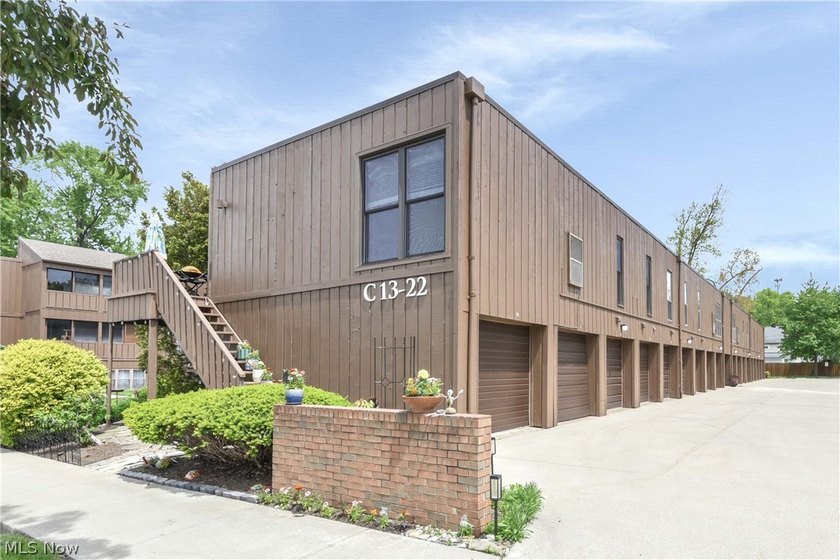 Enjoy condo living in this updated 2 bedroom, 2 bath condo in - Beach Condo for sale in Avon Lake, Ohio on Beachhouse.com