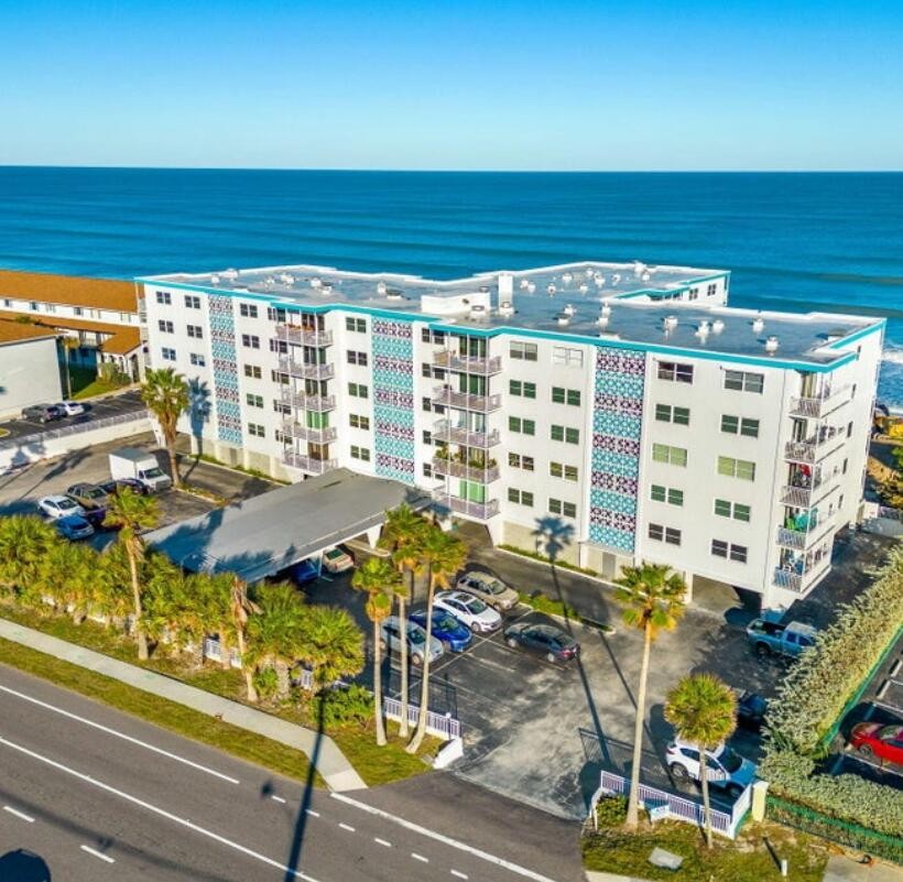INVESTOR ALERT!! NO RENTAL RESTRICTIONS. Rare opportunity to own - Beach Condo for sale in Satellite Beach, Florida on Beachhouse.com
