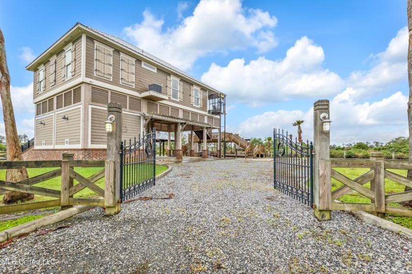 Welcome to your own slice of paradise! Whether you're looking - Beach Home for sale in Bay Saint Louis, Mississippi on Beachhouse.com